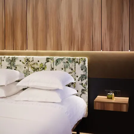 Mola Mola Aparthotel Lviv