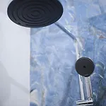 Mola Mola Aparthotel Lviv