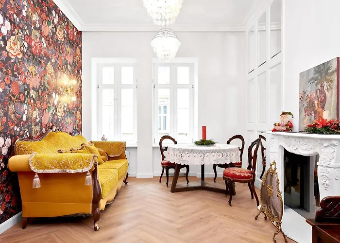 Mola Mola Aparthotel 4*